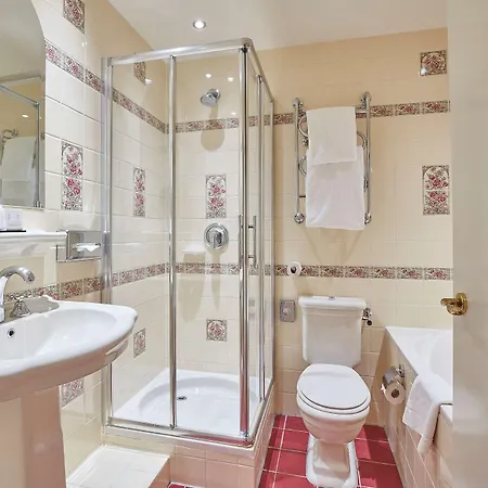 Carlton Ambassador Hotel 4*